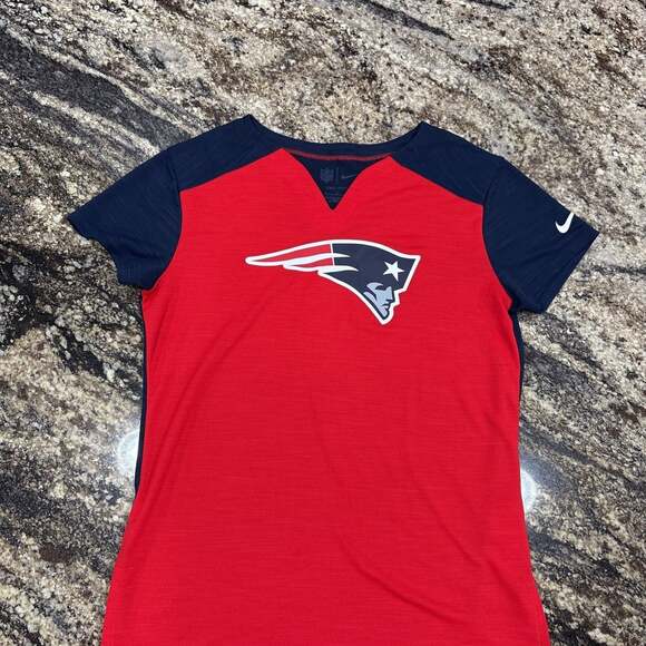 Women's Nike New England Patriots Red/Navy Impact Exceed Performance T-Shirt - Picture 1 of 5
